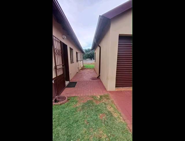 2 BEDROOM HOUSE FOR SALE IN THE ORCHARDS